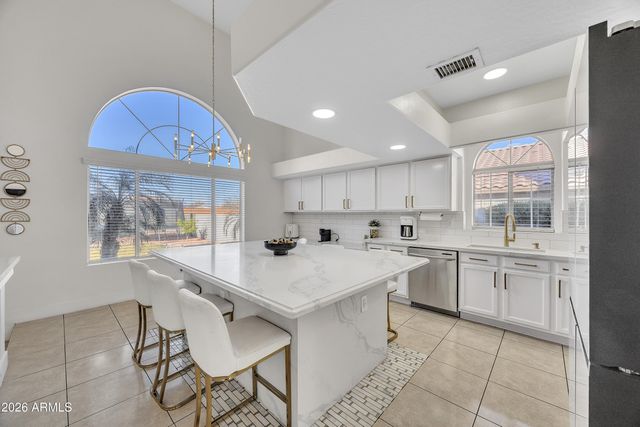 11020 W LANE Avenue, Glendale, AZ 85307