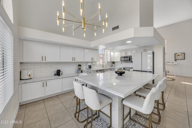 11020 W LANE Avenue, Glendale, AZ 85307