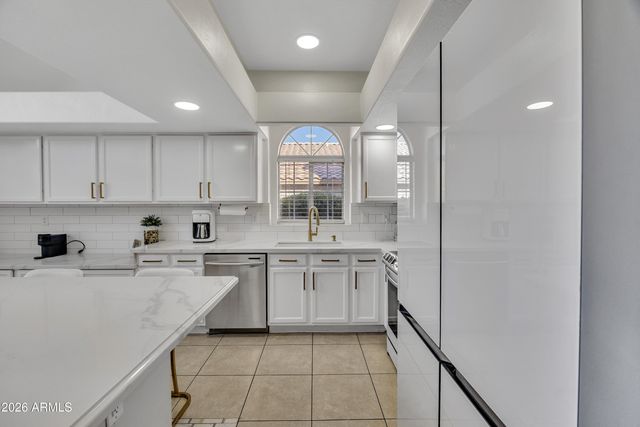 11020 W LANE Avenue, Glendale, AZ 85307