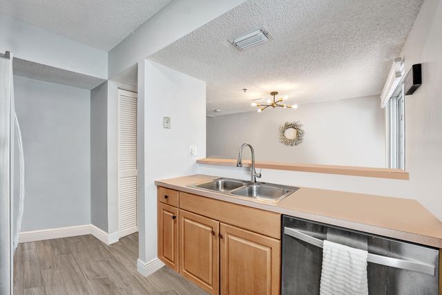 173 Riviera Circle, Weston, FL 33326