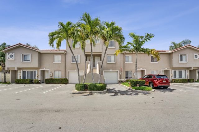 173 Riviera Circle, Weston, FL 33326