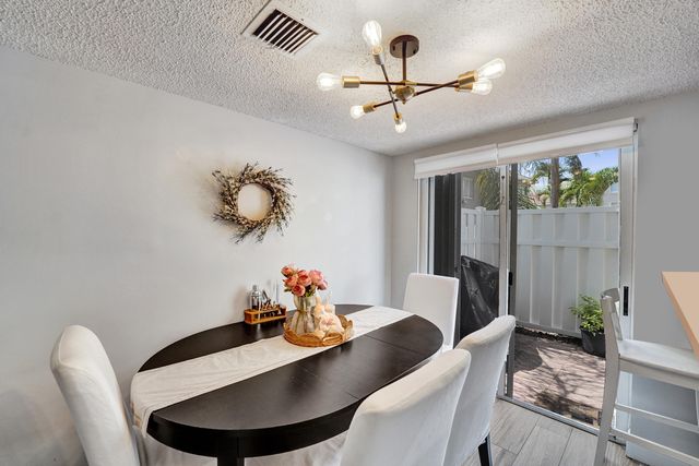 173 Riviera Circle, Weston, FL 33326