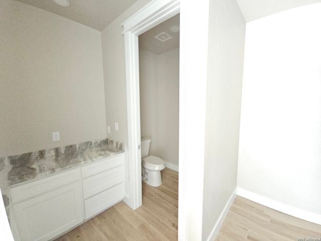 956 Horseshoe Falls, Bandera, TX 78003