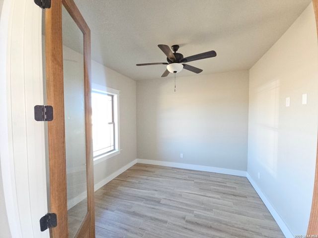 956 Horseshoe Falls, Bandera, TX 78003