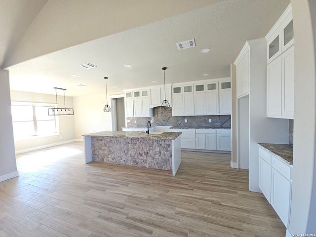 956 Horseshoe Falls, Bandera, TX 78003