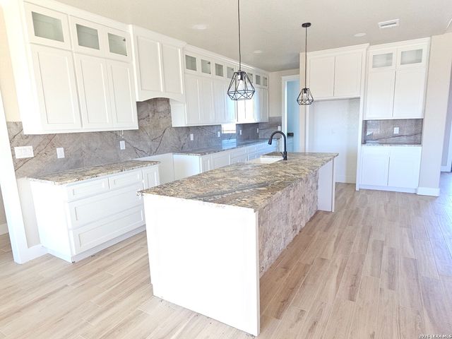 956 Horseshoe Falls, Bandera, TX 78003