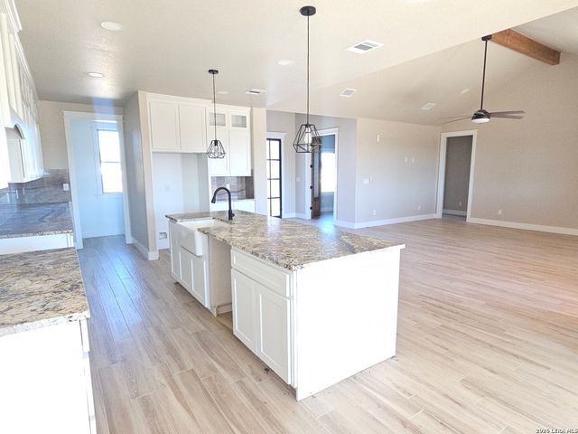 956 Horseshoe Falls, Bandera, TX 78003