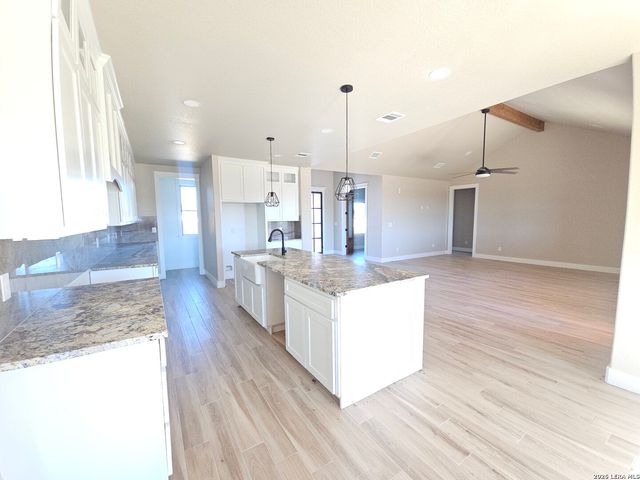 956 Horseshoe Falls, Bandera, TX 78003