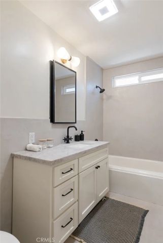 2014 W 84th Street, Los Angeles, CA 90047