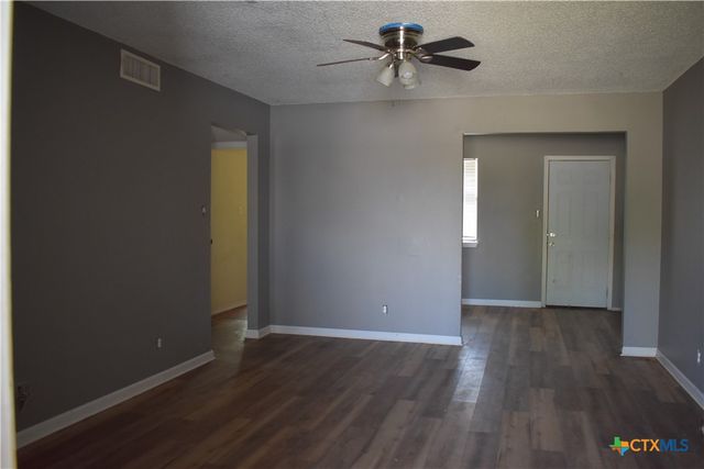 304 Meadow Drive, Marion, TX 78124