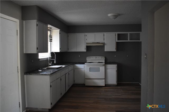 304 Meadow Drive, Marion, TX 78124