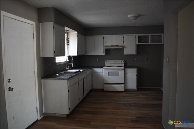 304 Meadow Drive, Marion, TX 78124