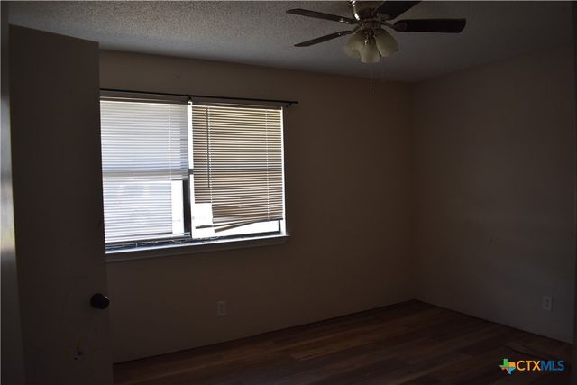 304 Meadow Drive, Marion, TX 78124