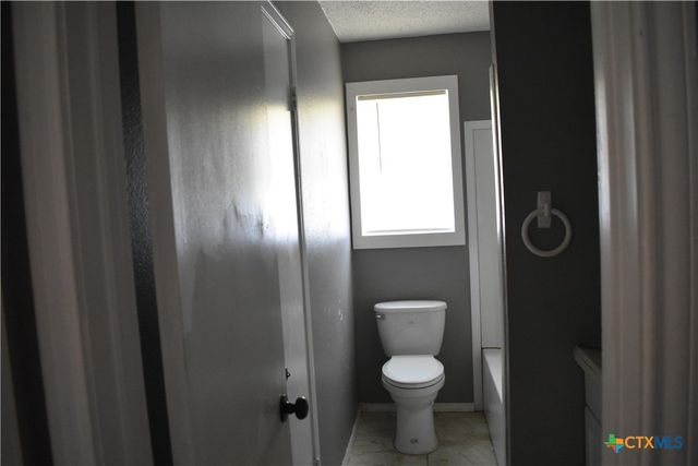 304 Meadow Drive, Marion, TX 78124