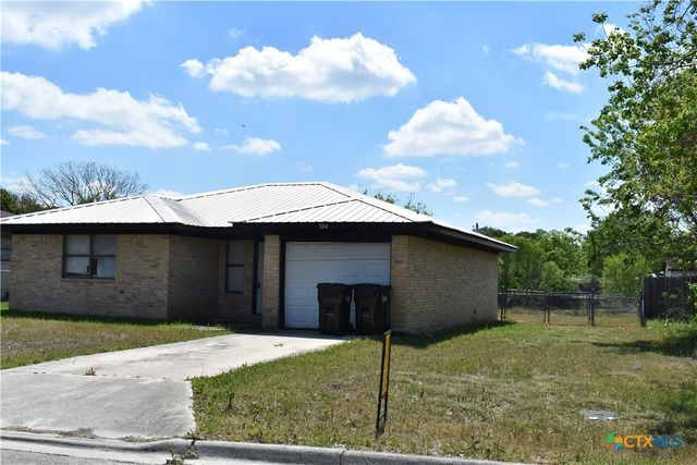 304 Meadow Drive, Marion, TX 78124