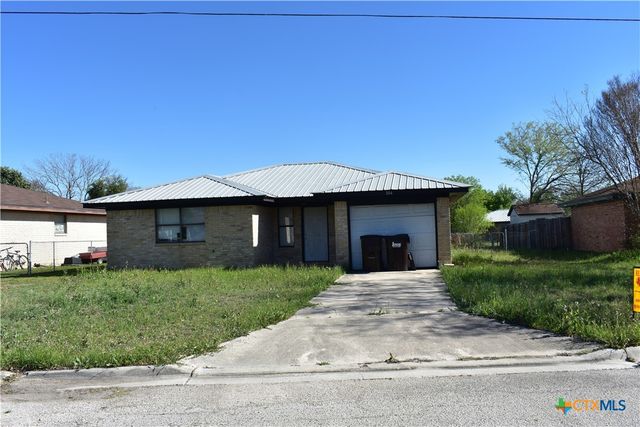 304 Meadow Drive, Marion, TX 78124
