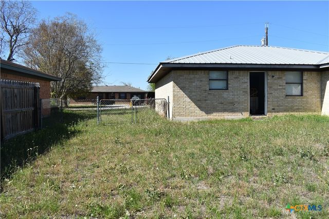304 Meadow Drive, Marion, TX 78124