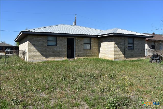 304 Meadow Drive, Marion, TX 78124