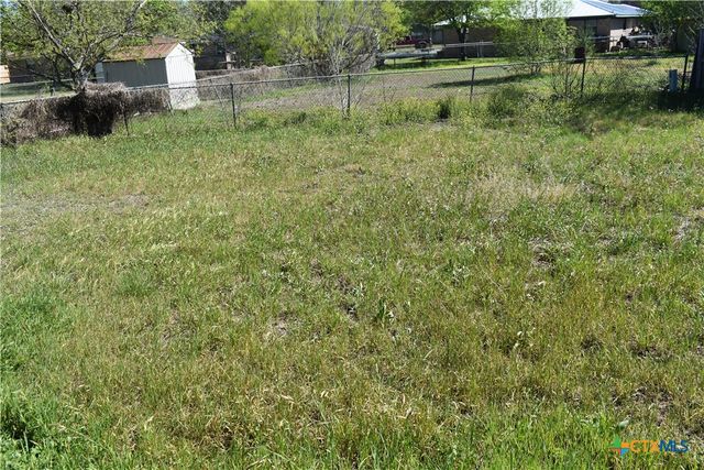 304 Meadow Drive, Marion, TX 78124