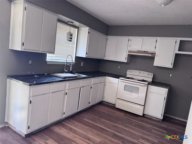 304 Meadow Drive, Marion, TX 78124