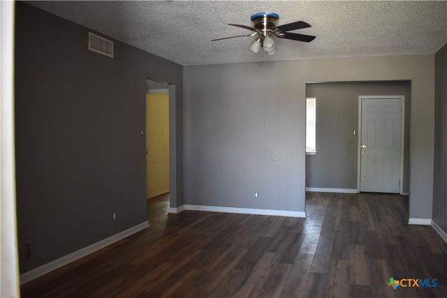 304 Meadow Drive, Marion, TX 78124