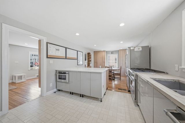 28 Lilly Ln, Dedham, MA 02026