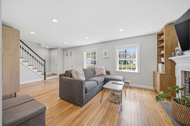 28 Lilly Ln, Dedham, MA 02026