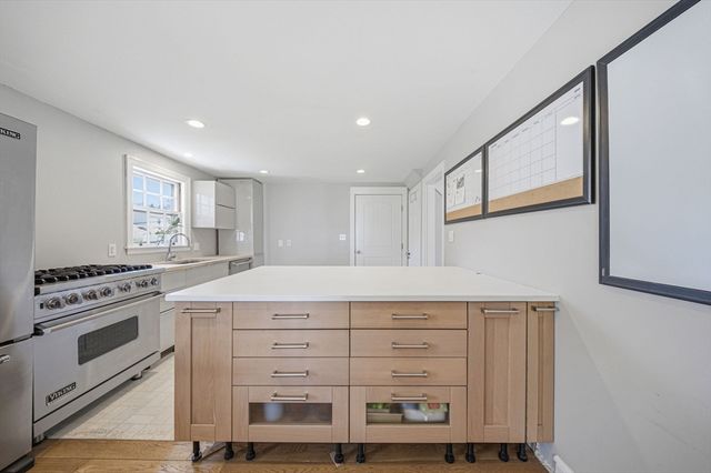 28 Lilly Ln, Dedham, MA 02026