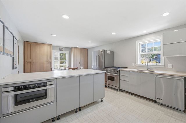 28 Lilly Ln, Dedham, MA 02026