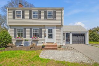 28 Lilly Ln, Dedham, MA 02026