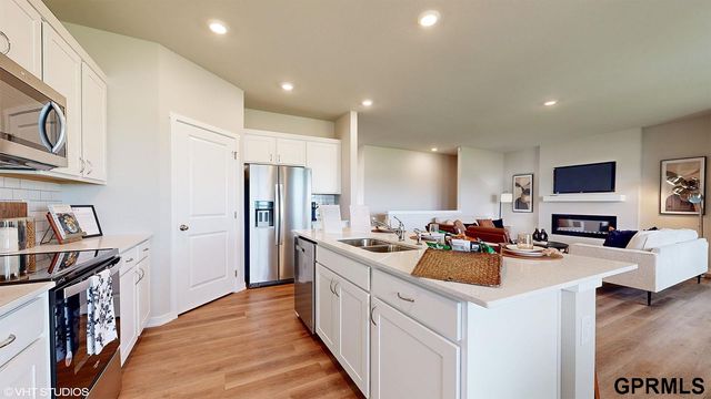 6215 Harvest Drive, Papillion, NE 68157