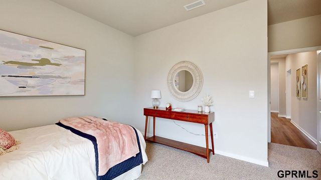 6215 Harvest Drive, Papillion, NE 68157