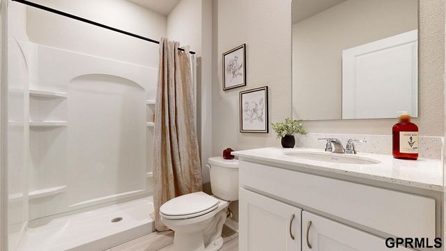 6215 Harvest Drive, Papillion, NE 68157