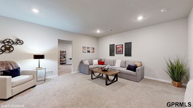 6215 Harvest Drive, Papillion, NE 68157