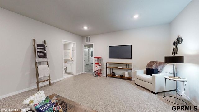 6215 Harvest Drive, Papillion, NE 68157