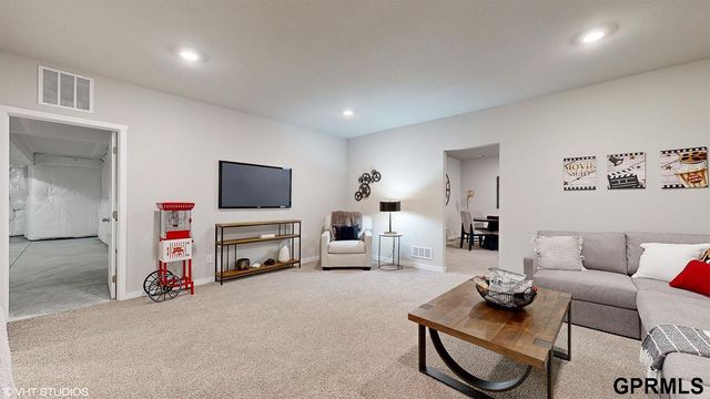 6215 Harvest Drive, Papillion, NE 68157