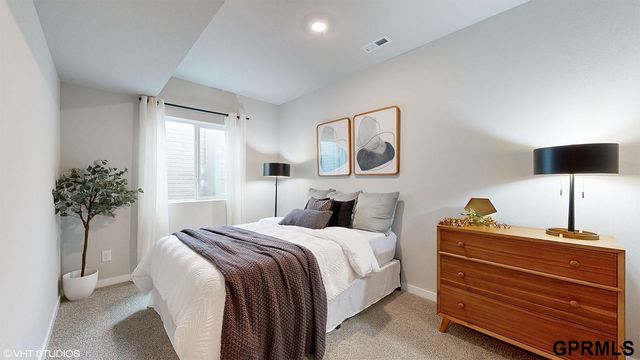 6215 Harvest Drive, Papillion, NE 68157