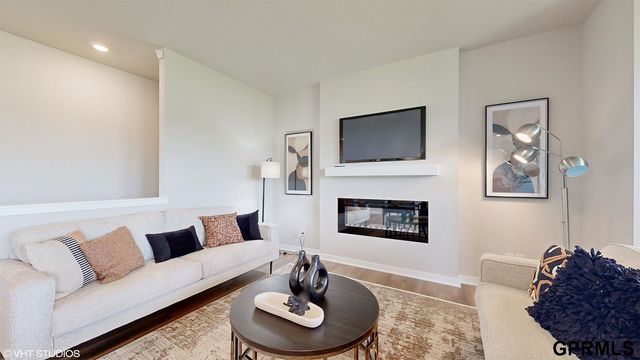 6215 Harvest Drive, Papillion, NE 68157