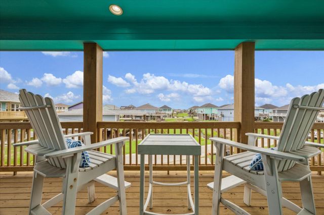 923 Tidelands Drive, Crystal Beach, TX 77650