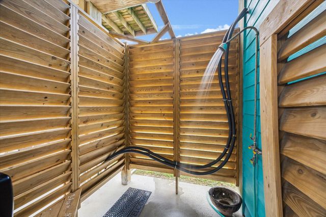 923 Tidelands Drive, Crystal Beach, TX 77650