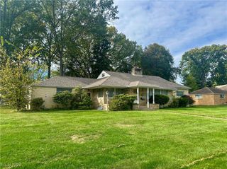 703 Melwood Drive NE, Warren, OH 44483