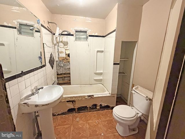 323 W WINGOHOCKING ST, Philadelphia, PA 19140