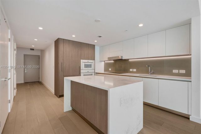 9221 E Bay Harbor Drive 210, Bay Harbor Islands, FL 33154
