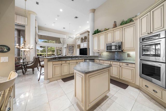 61 St George Place, Palm Beach Gardens, FL 33418