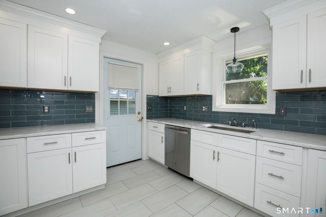 7 Raynham Road, East Haven, CT 06512