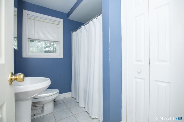 7 Raynham Road, East Haven, CT 06512