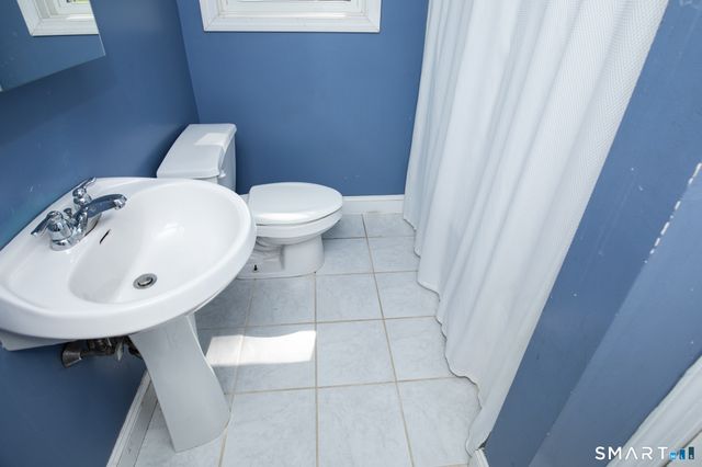 7 Raynham Road, East Haven, CT 06512