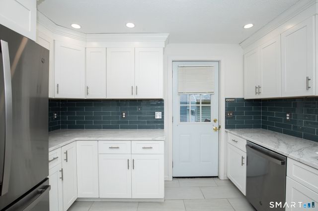 7 Raynham Road, East Haven, CT 06512