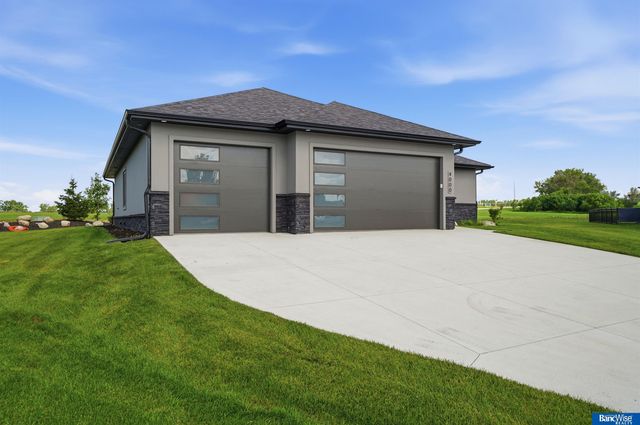 4000 Primrose Place, Lincoln, NE 68516