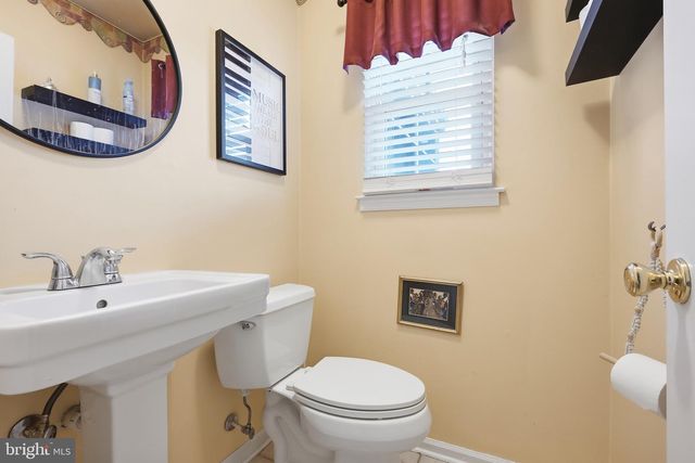 11 ROSSITER CIR, Newark, DE 19702